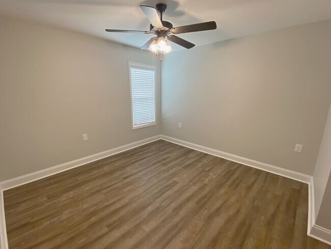 Building Photo - 3 bedrooms, 2 baths in Hahira/North Lownde...