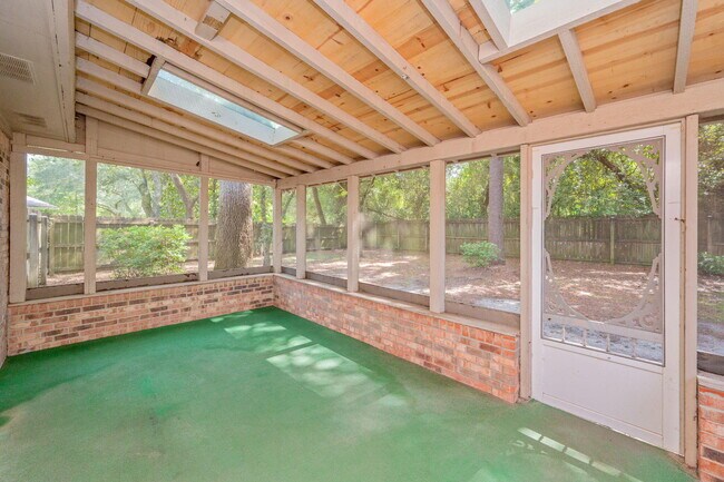 Building Photo - 822 St Joseph Cove
