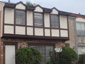 Building Photo - 7700 Creekbend Dr