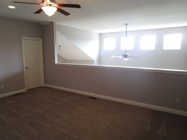 Building Photo - Bright 3BR Townhome with Bonus Room - Available July 17!!