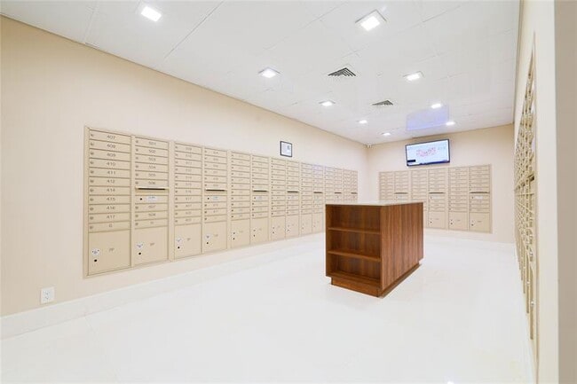 Building Photo - 3500 Galt Ocean Dr