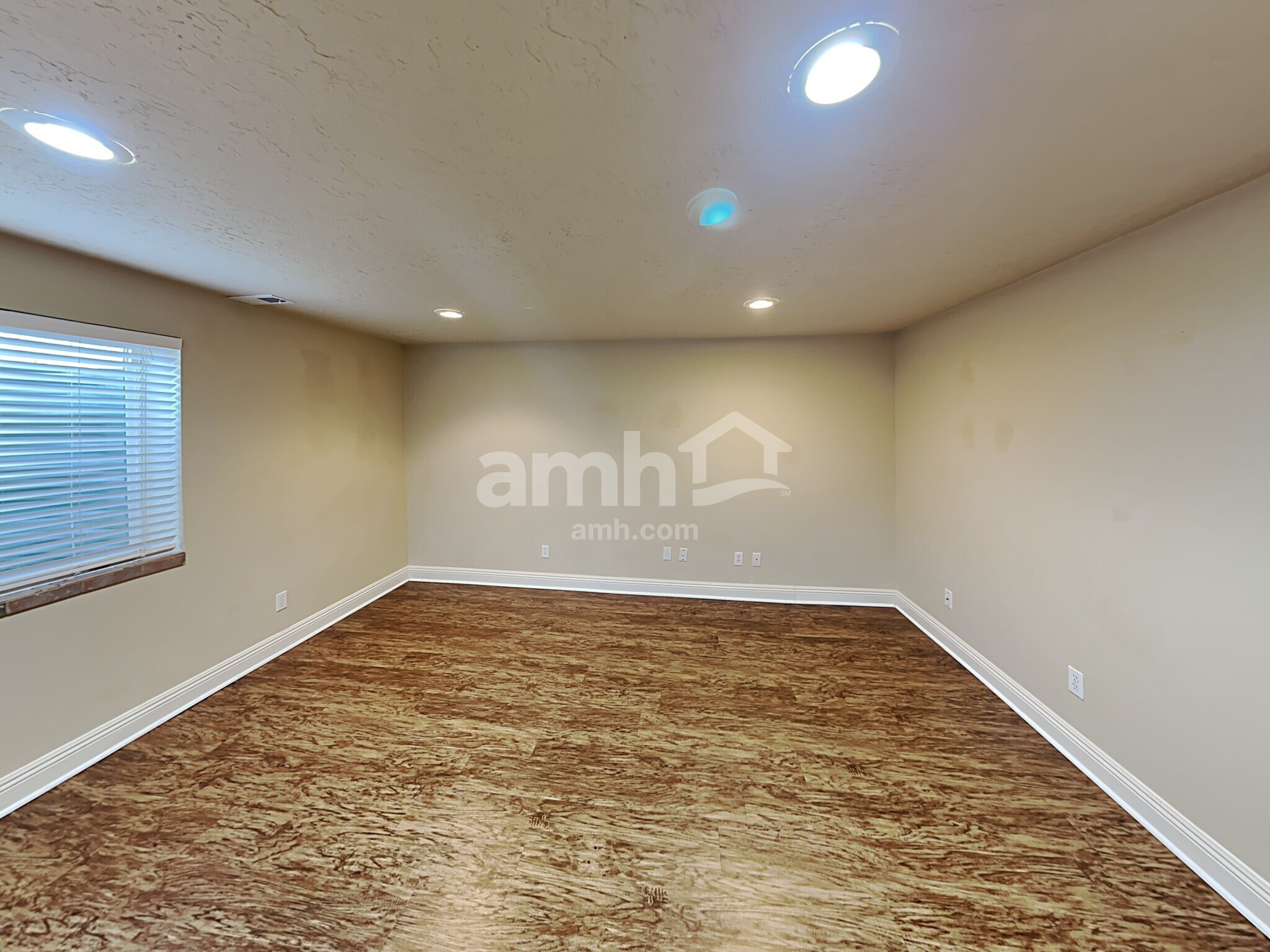 Building Photo - 3595 S Feulner Dr