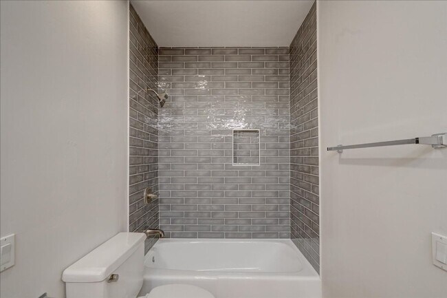 Building Photo - 4645-4647 Saratoga Avenue