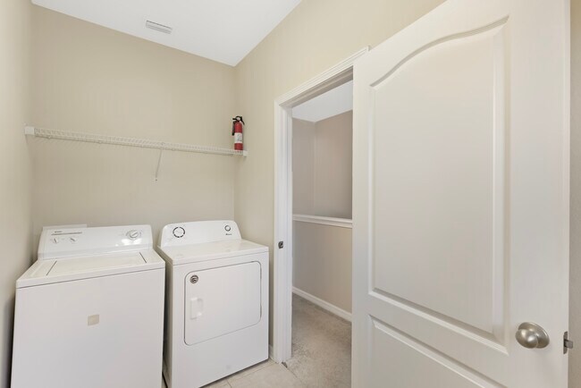 Building Photo - 7410 S Fitzgerald St