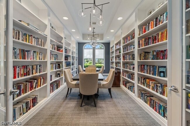 Building Photo - 6140 Victory Dr