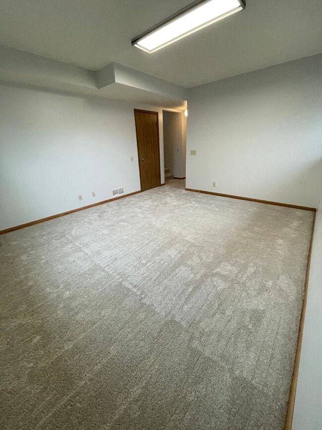 Building Photo - 4 Bedroom, 2 Bath Home for Rent