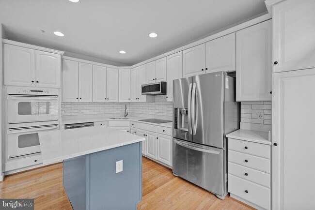 Building Photo - 271 Murtha St