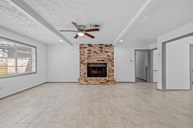 Building Photo - 13834 Oakwood Ln