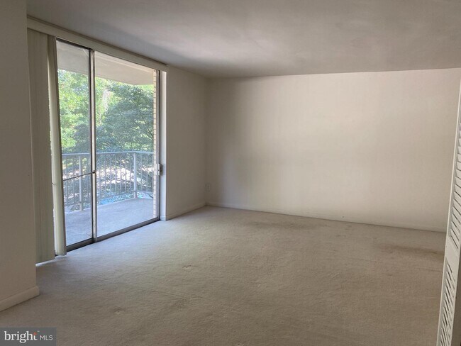 Building Photo - 5565 Columbia Pike