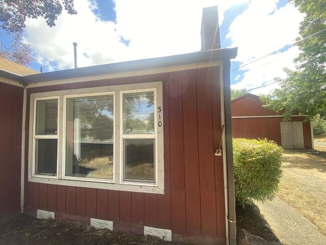Building Photo - 310 Gregory Dr