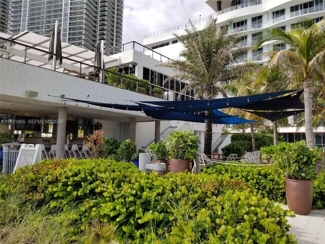 Building Photo - 4001 S Ocean Dr