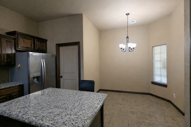 Building Photo - Comfort, Space & Flexibility – 3 Bed Home in Moore School District