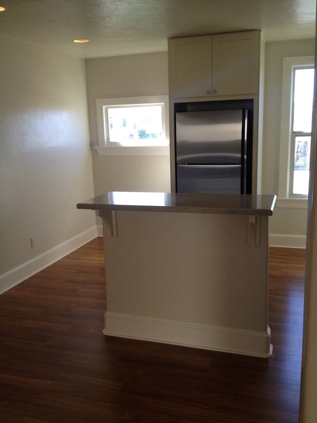 Building Photo - CM530L