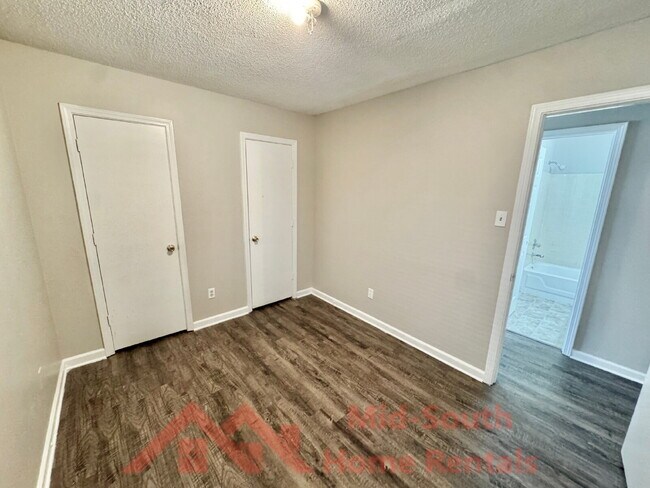 Building Photo - 5528 Ginners Dr