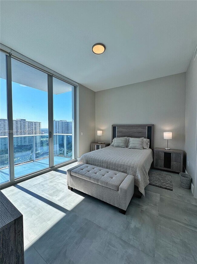 Building Photo - 17550 Collins Ave