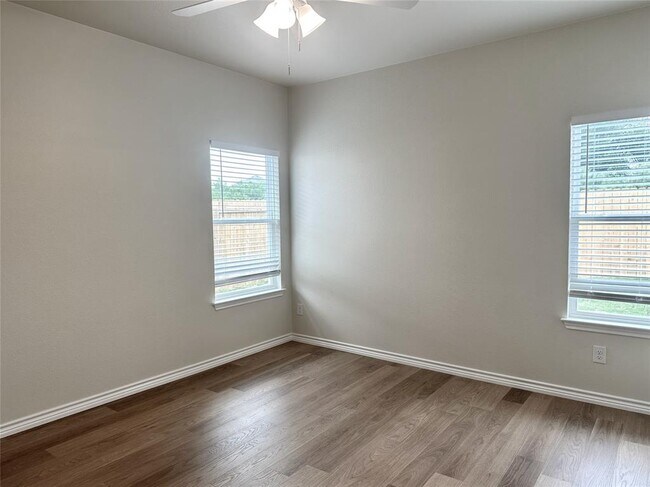 Building Photo - 506 War Admiral Dr