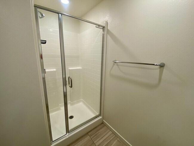 Building Photo - Modern 3-Bed, 3-Bath Home with Garage & Re...