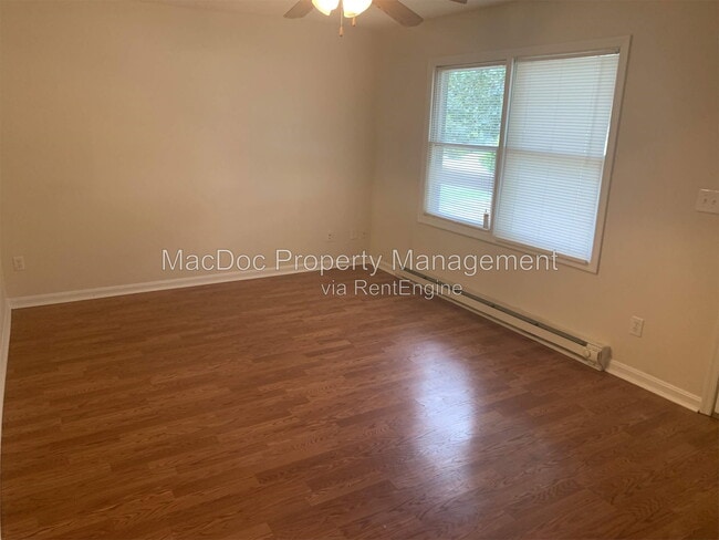 Building Photo - 401 Polk Dr