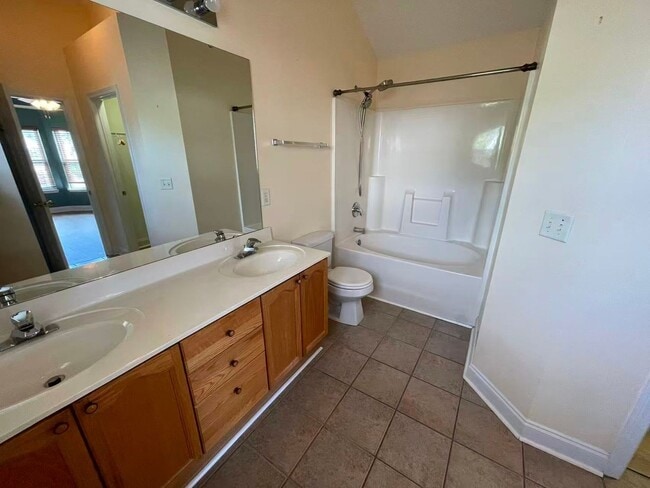 Building Photo - 10024 Birch Pl