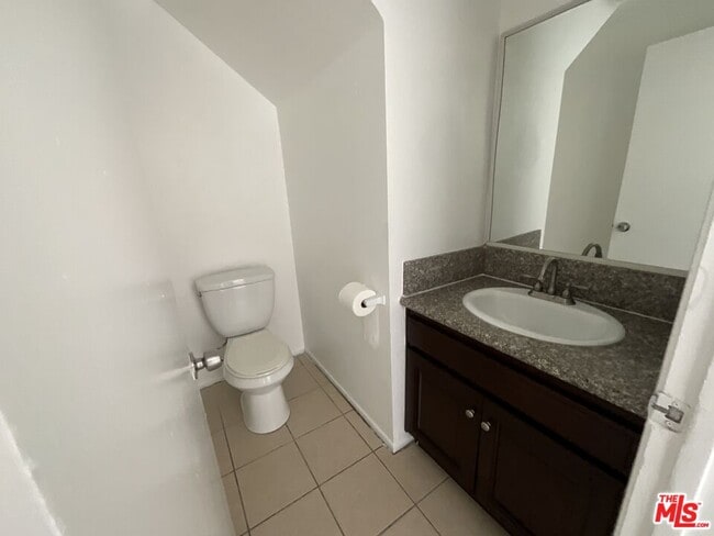 Building Photo - 142 E Merrill Ave