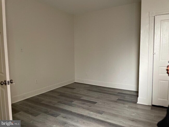 Building Photo - 270 S 52nd St