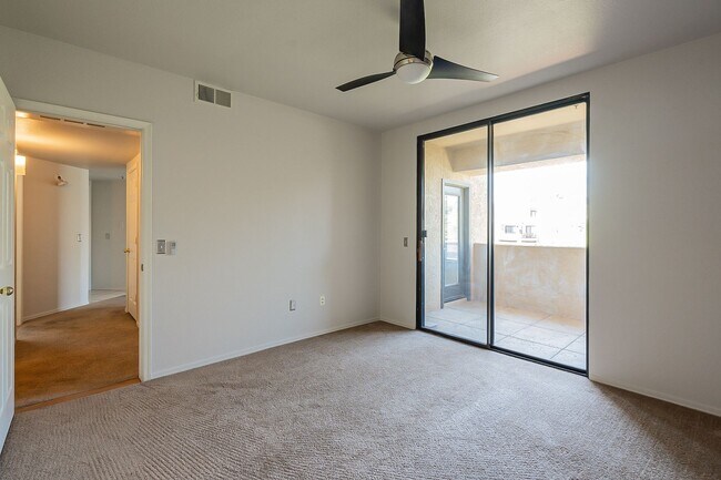 Building Photo - Move In Ready! Two Bedrooms - Tuscany Villas