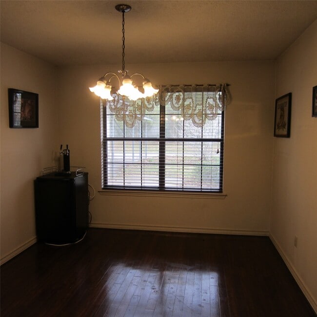 Building Photo - 512 County Rd 2222