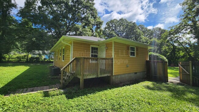 Building Photo - 6565 Camp St