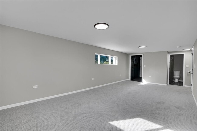 Building Photo - 329 E Jefferson St