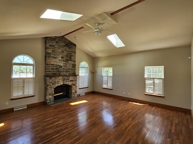 Building Photo - 457 Great Geneva Dr