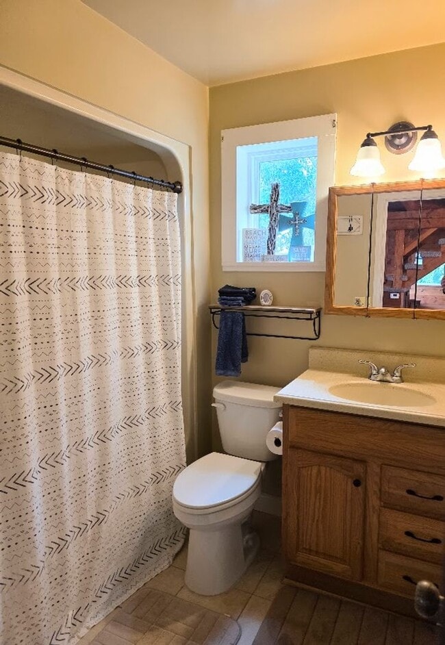 Building Photo - Cozy Coastal Retreat!