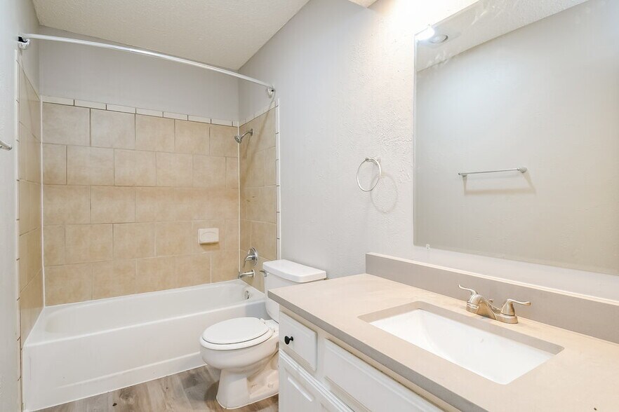 Building Photo - 2408 Havenwood Dr