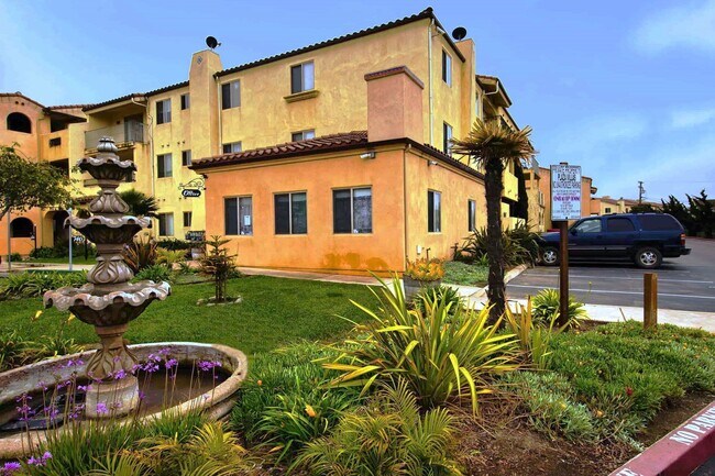 Building Photo - Beautiful 3 bedroom/1 bath in gated commun...