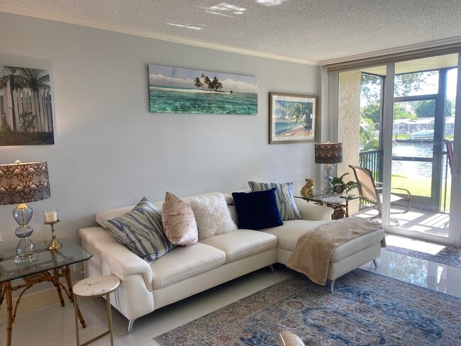 Building Photo - 14 Royal Palm Way