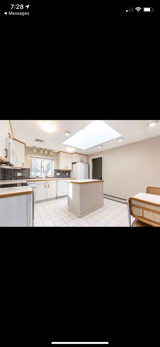 Building Photo - 7863 Russell Ln