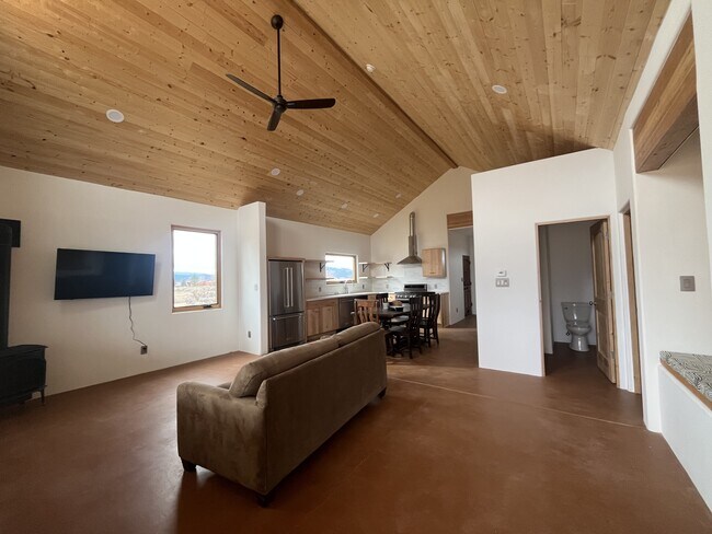 Building Photo - 2 Kincaid Rd