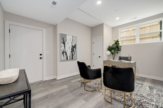 Building Photo - 1631 N Lawndale Ave