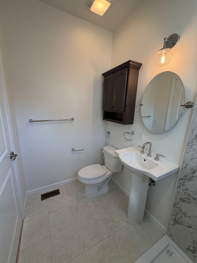 Building Photo - 3 Bedroom | 2 Bathroom | 1 Car Garage | Springfield MO!