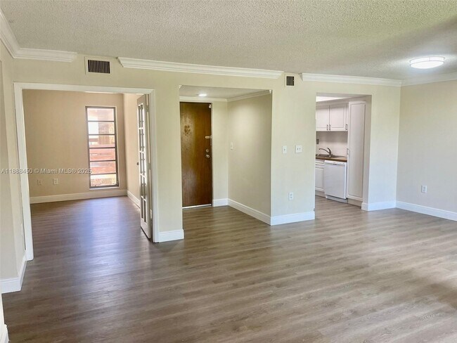 Building Photo - 9015 SW 125th Ave