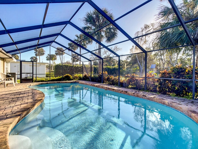 Building Photo - 762 S Beach St