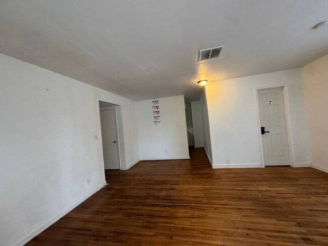 Building Photo - 416 Sun Ct