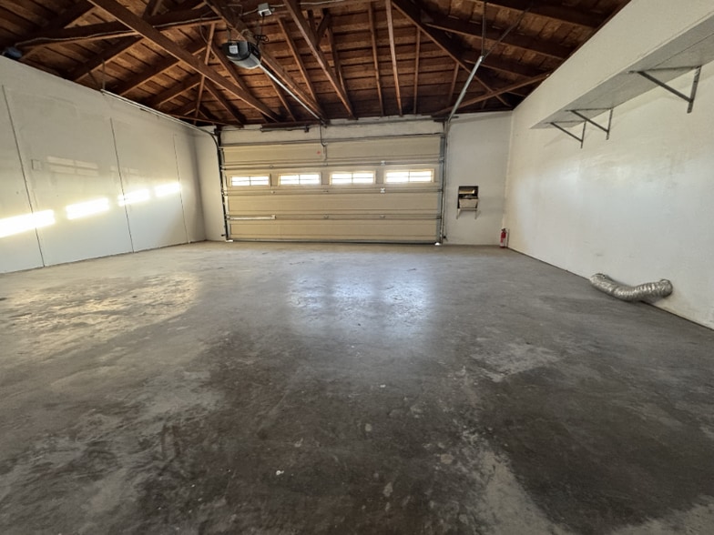 Building Photo - 5904 Daggett Ave