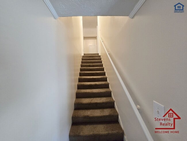 Building Photo - 1364 Crescent Dr