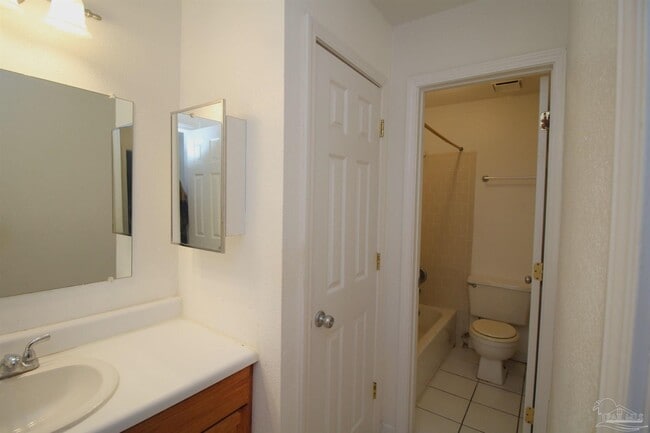 Building Photo - 3352 Green Briar Cir