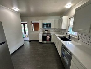 Building Photo - 1624 Katherine St