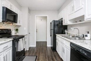 Building Photo - Villas de Solana