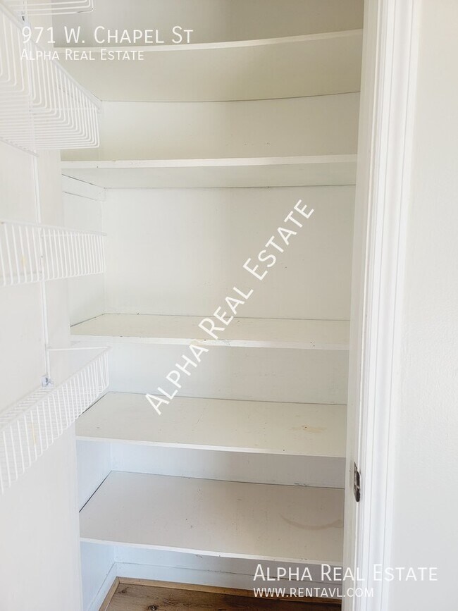 Building Photo - Pet friendly home with level fenced back y...