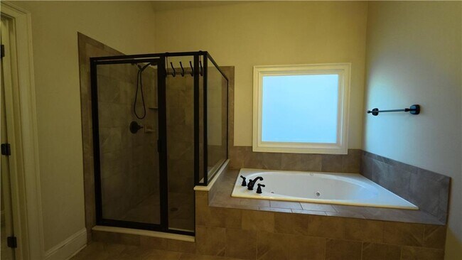 Building Photo - 3361 Lake McGinnis Dr