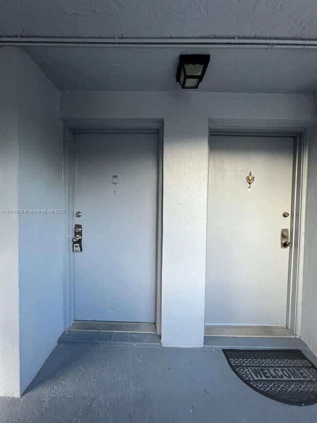 Building Photo - 310 Fontainebleau Blvd