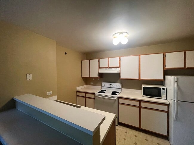 Building Photo - 310 Cunat Blvd